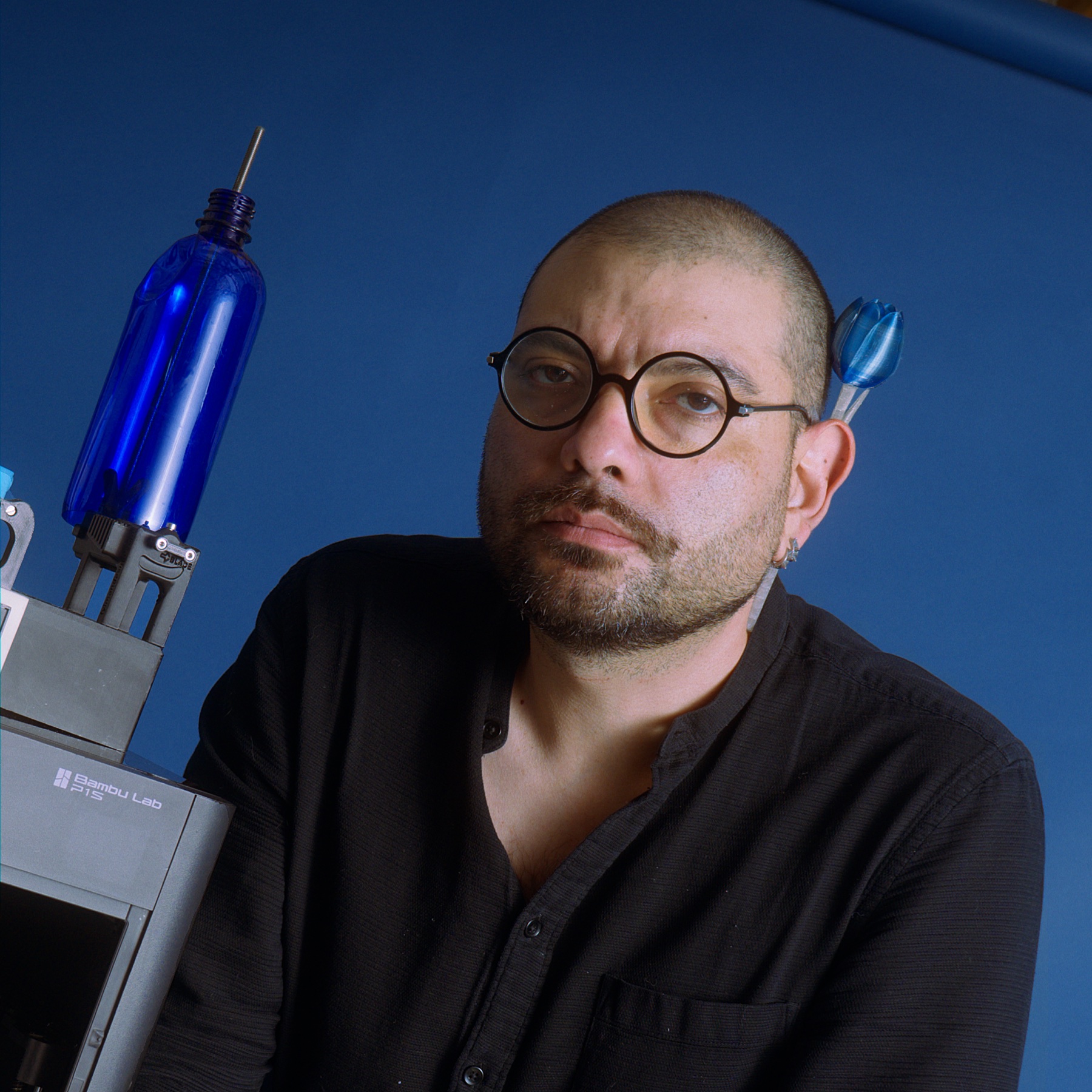 Retrato con tulipán azul impreso en 3D con filamento rPET